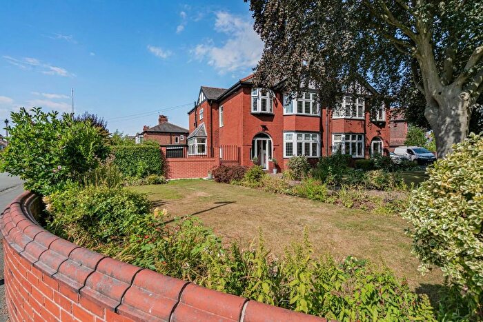 4 Bedroom Semi-Detached House For Sale In Broadway, Worsley, Manchester, M28