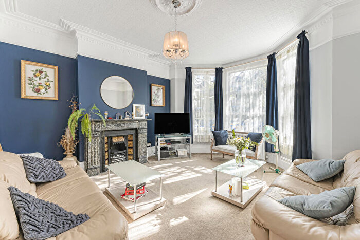 7 Bedroom Terraced House For Sale In Thistlewaite Road, Clapton, London, E5