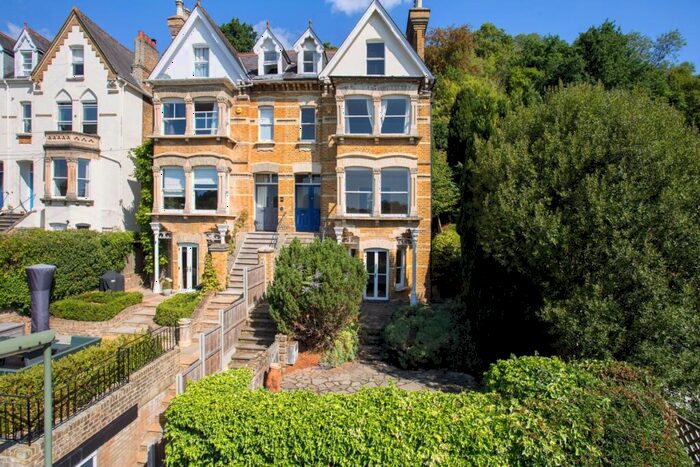 5 Bedroom Town House To Rent In Peperharow Road Godalming, GU7