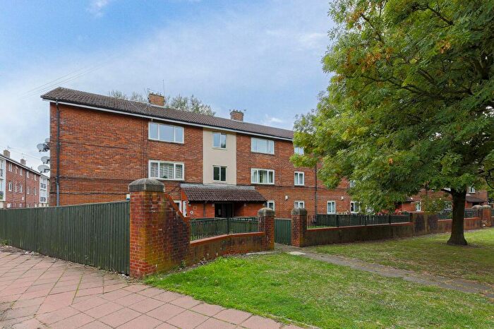 2 Bedroom Flat For Sale In West Farm Avenue, Longbenton, NE12
