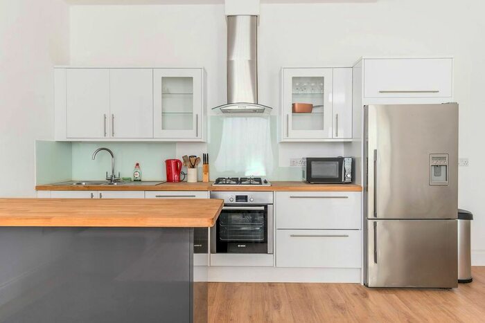 3 Bedroom Flat To Rent In Elvaston Place, South Kensington, London, SW7