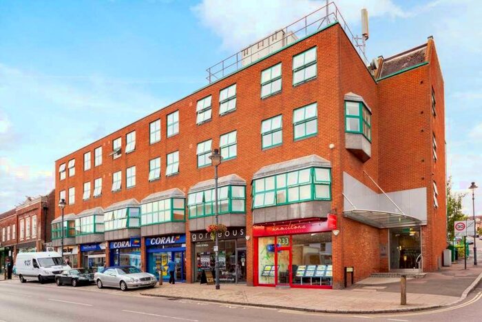 2 Bedroom Apartment To Rent In High Street, Berkhamsted, HP4