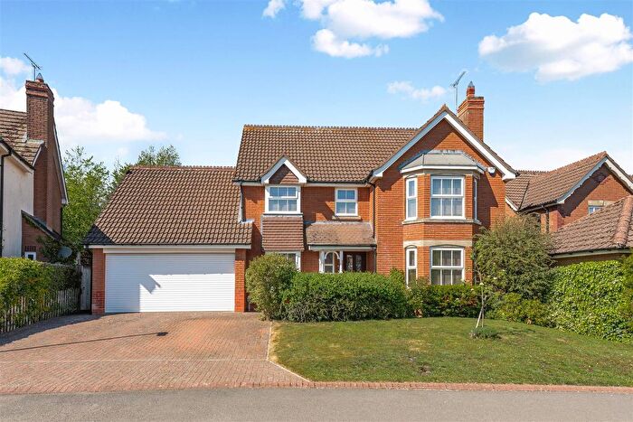 4 Bedroom Detached House For Sale In Waller Drive, Banbury, OX16