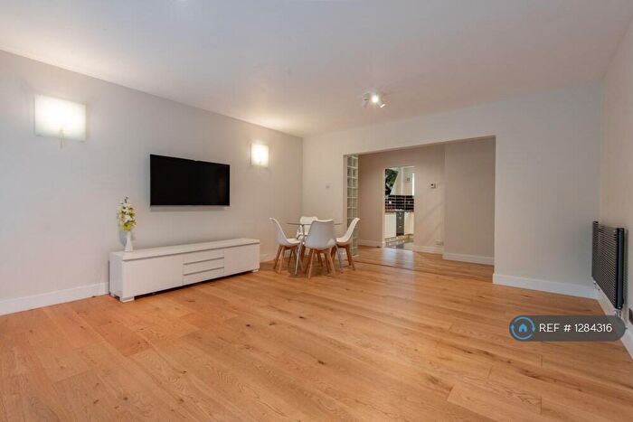3 Bedroom Flat To Rent In Wentworth, Poole, BH14