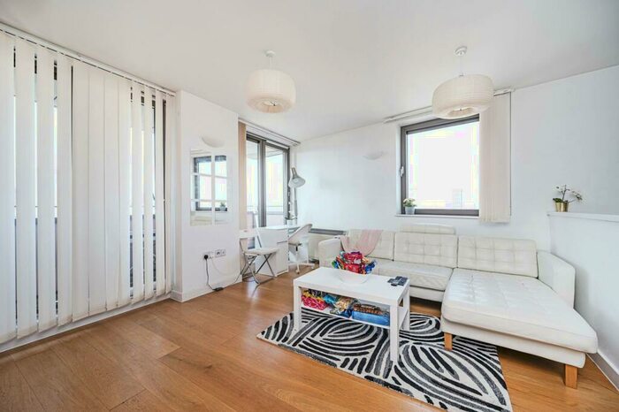 1 Bedroom Flat To Rent In Spencer Way, , Stepney, London, E1