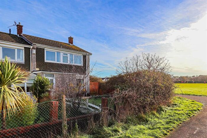 4 Bedroom End Of Terrace House For Sale In Heathfield Drive, Barry, CF62