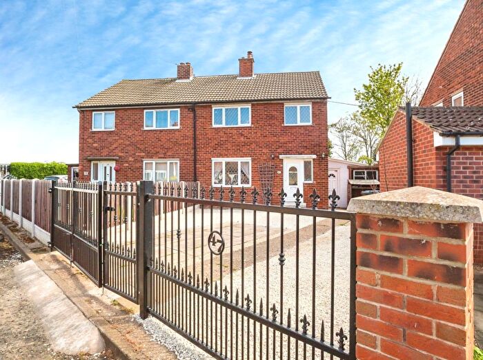 3 Bedroom Semi Detached House For Sale In Whinside Crescent, Thurnscoe, Rotherham, S63