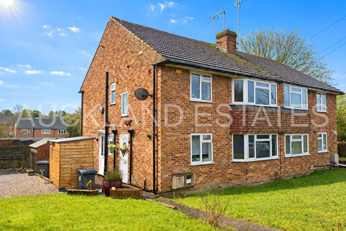 2 Bedroom Maisonette For Sale In Margaret Close, Hertfordshire, EN6