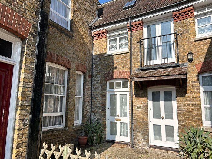 1 Bedroom Flat To Rent In Old Grain Store, Faversham- Ref, ME13