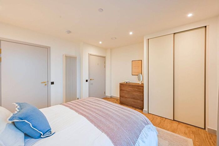 2 Bedroom Flat To Rent In Selbourne Road, Walthamstow, E17