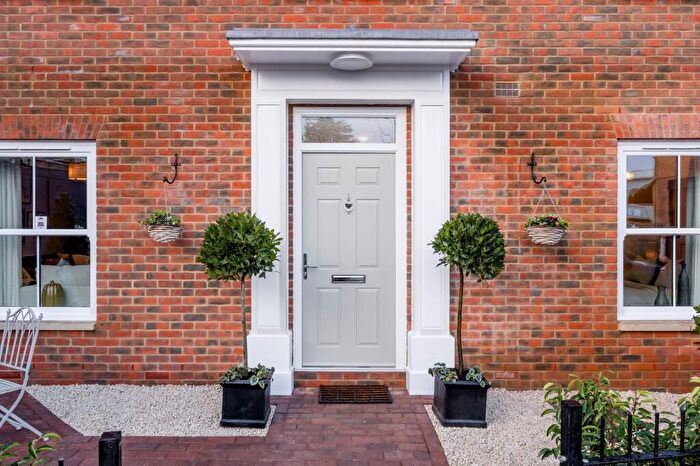 2 Bedroom Flat For Sale In The Dean, Alresford, SO24