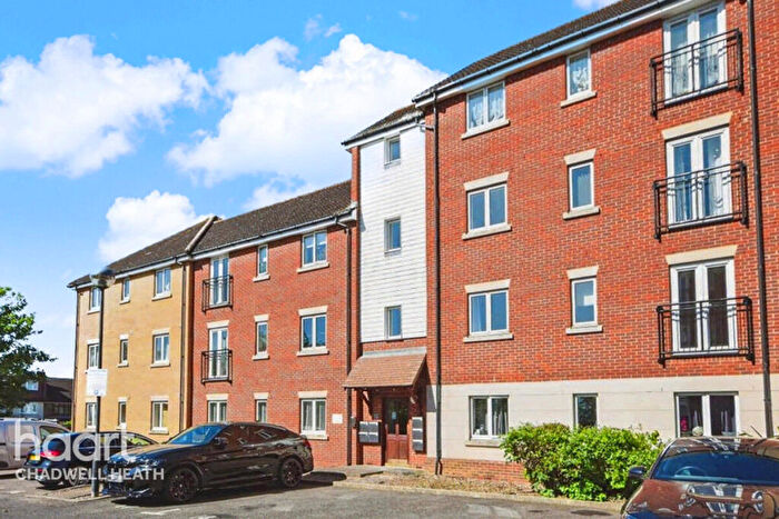 2 Bedroom Flat For Sale In Glandford Way, Romford, RM6