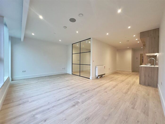 1 Bedroom Flat To Rent In Virginia House, Walton Street, Aylesbury, HP21