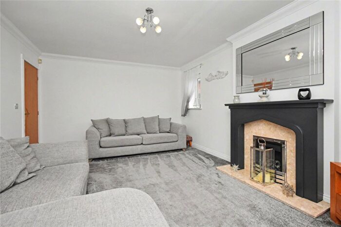 4 Bedroom Detached House For Sale In Redhill Chase, Castleford, West Yorkshire, WF10