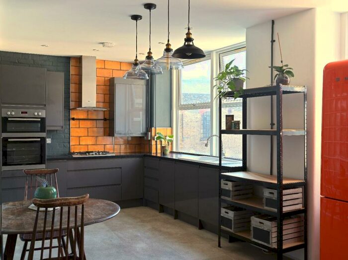 3 Bedroom Apartment To Rent In Bow Road, Bow, E3