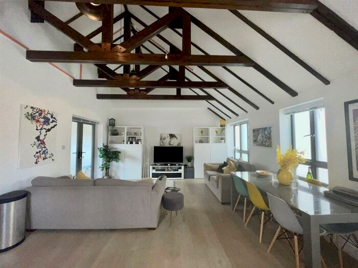 3 Bedroom House To Rent In Maidenhead Yard, Hertford, SG14