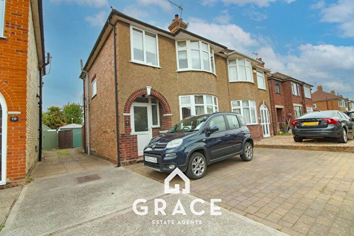 3 Bedroom Semi Detached House For Sale In Kingsgate Drive, Ipswich, IP4