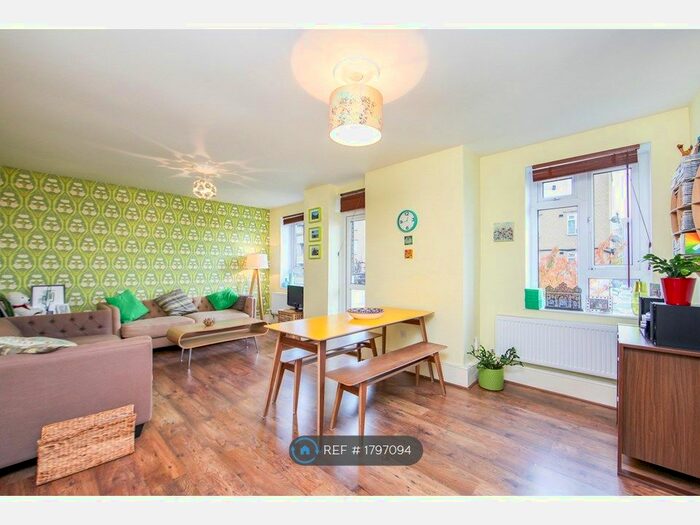 2 Bedroom Flat To Rent In Washbrook House, London, SW2