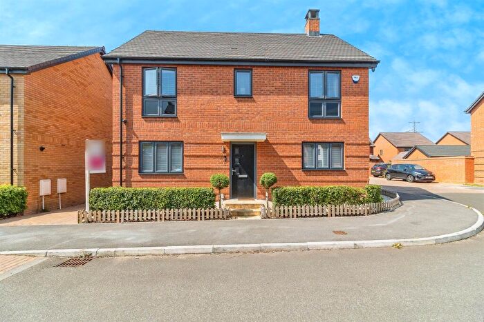 4 Bedroom Detached House For Sale In Pantheon Drive, Houghton Regis, Dunstable, LU5