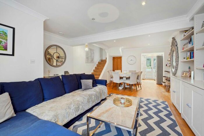 2 Bedroom Flat To Rent In Reporton Road, London, SW6