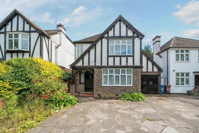 3 Bedroom Detached House To Rent In Stanmore, Harrow, HA7