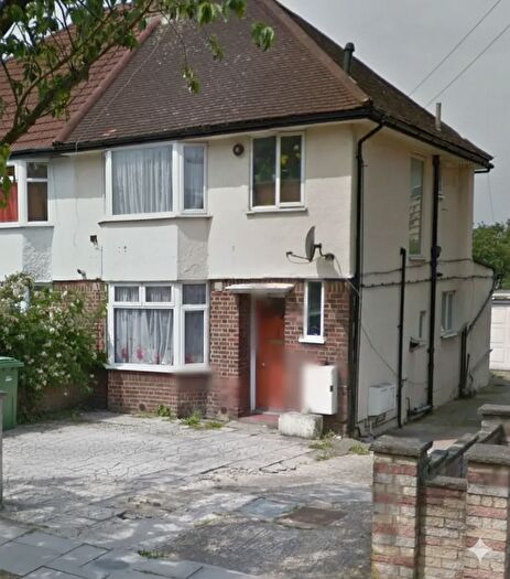 2 Bedroom Flat To Rent In Selborne Gardens, London, NW4