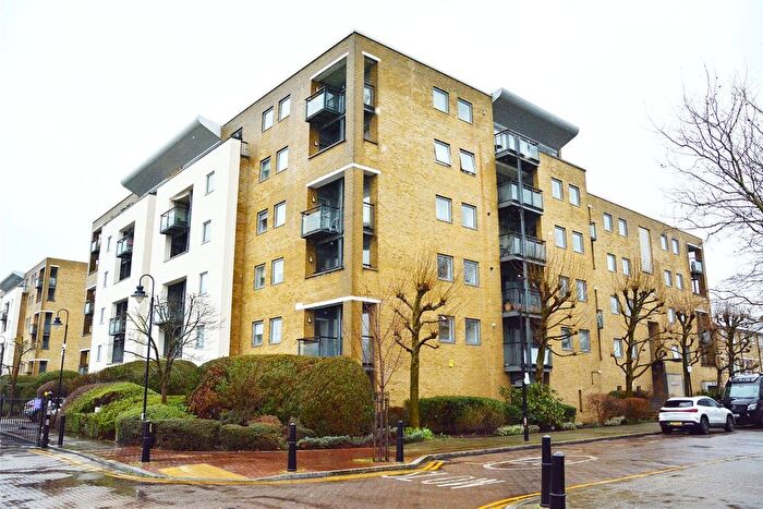 2 Bedroom Flat To Rent In Napier Avenue, London, E14