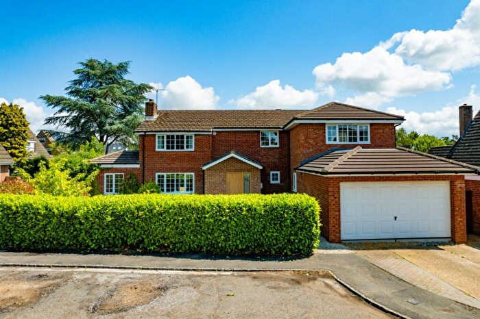 5 Bedroom Detached House For Sale In Knottocks End, Beaconsfield, HP9