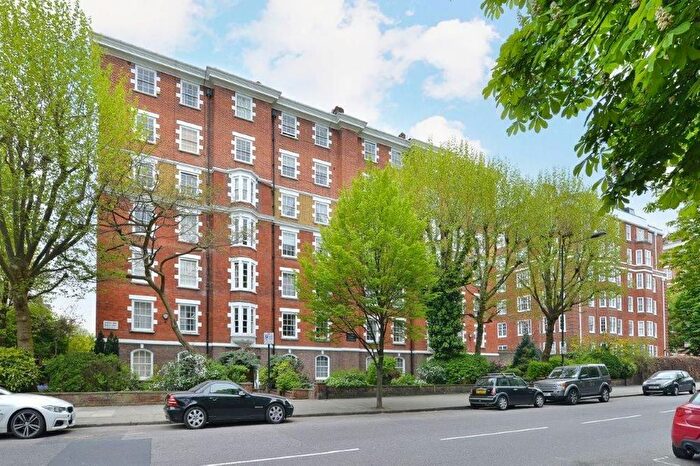3 Bedroom Flat To Rent In Bronwen Court, St John`S Wood, NW8