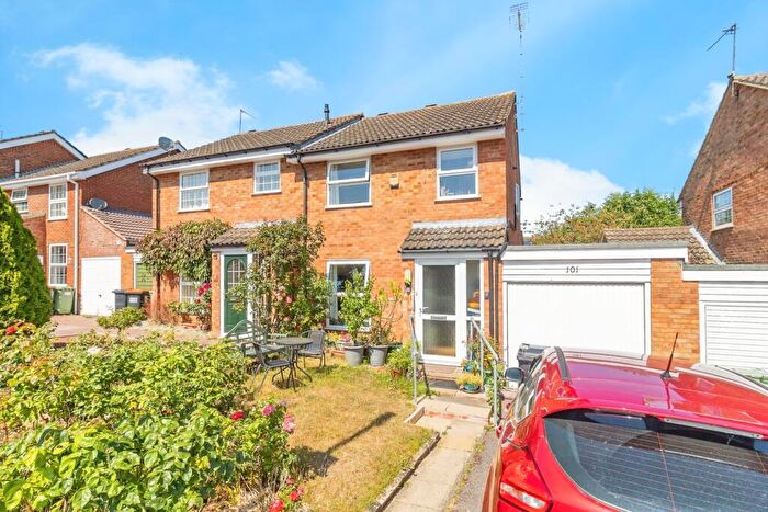 3 Bedroom Semi-Detached House For Sale In Lomond Drive, Leighton Buzzard, Bedfordshire, LU7
