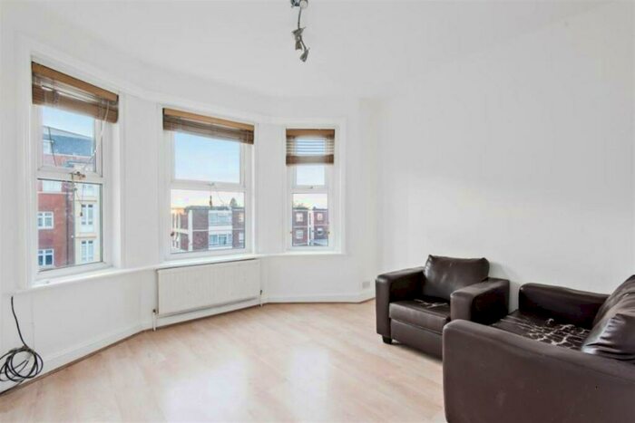 2 Bedroom Apartment To Rent In High Road, North Finchley, N12