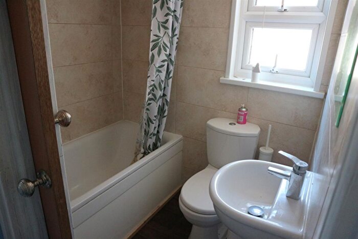 3 Bedroom Maisonette To Rent In Leigh Road, London, E10