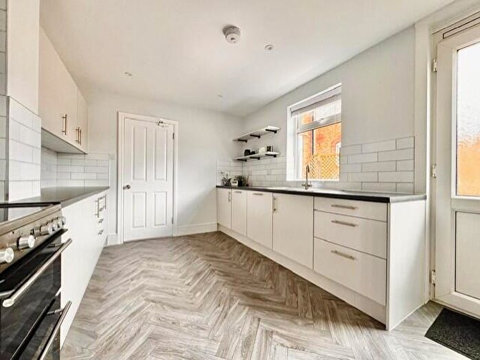 1 Bedroom Apartment To Rent In Newland Road, Banbury, Oxon, OX16