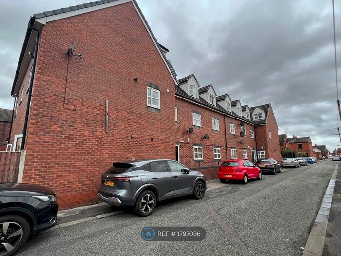 2 Bedroom Flat To Rent In Back Market Street, Newton-Le-Willows, WA12