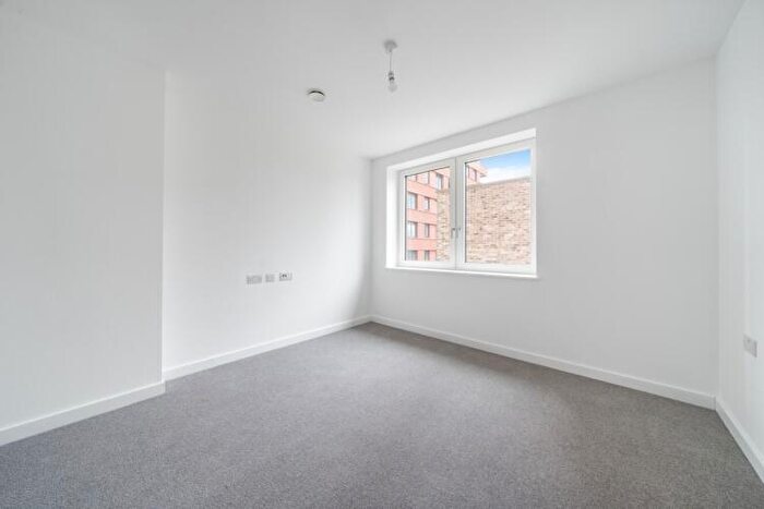 2 Bedroom Apartment To Rent In St Pauls Road Barking, IG11