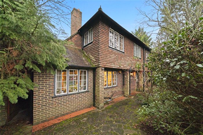 4 Bedroom House For Sale In North Common, Weybridge, Surrey, KT13