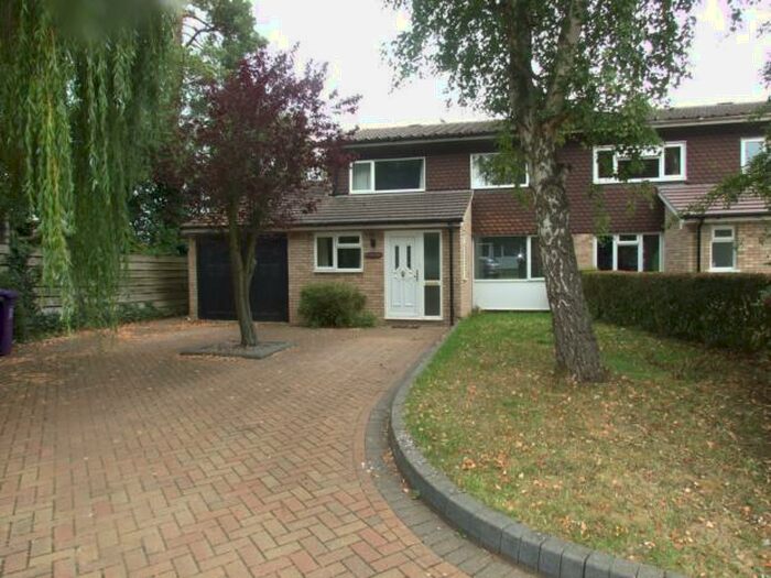 4 Bedroom Semi-Detached House To Rent In Howards Wood, Letchworth Garden City, SG6