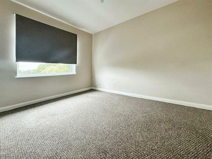 2 Bedroom Flat To Rent In High Street, Aveley, South Ockendon, RM15