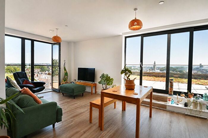 2 Bedroom Flat To Rent In Carmen Beckford Street, Bristol, Somerset, BS1