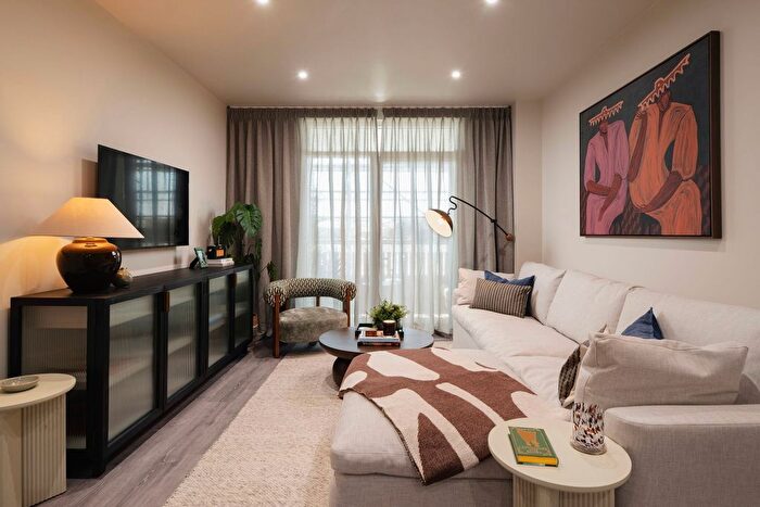 2 Bedroom Flat For Sale In Southmere, Thamesmead, Bexley, SE2