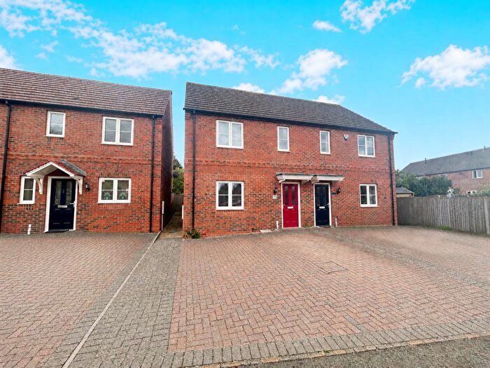 3 Bedroom Semi Detached House For Sale In Ivy Grange, Bilton, CV22