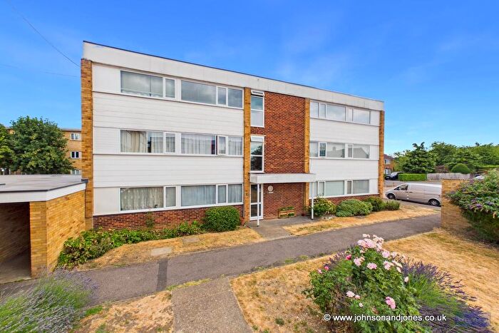2 Bedroom Flat To Rent In Hazelbank Court, Chertsey, KT16