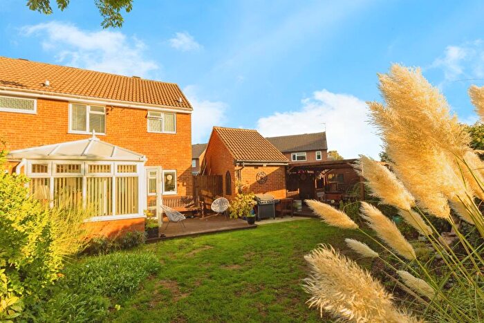 3 Bedroom Semi-Detached House For Sale In Gemini Close, Leighton Buzzard, LU7