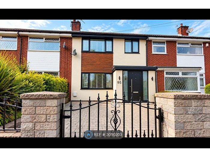 3 Bedroom Terraced House To Rent In Hollins Lane, Bury, BL9