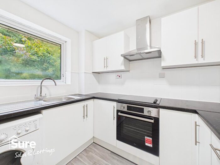 2 Bedroom Apartment To Rent In Valley Green, Hemel Hempstead, Hertfordshire, HP2