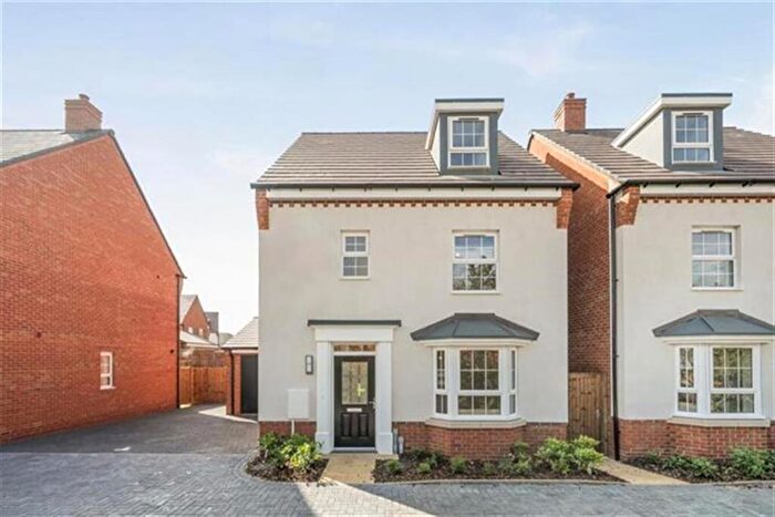 4 Bedroom Detached House To Rent In Bedroom Detached House In Wilstone Street, Aylesbury, HP22