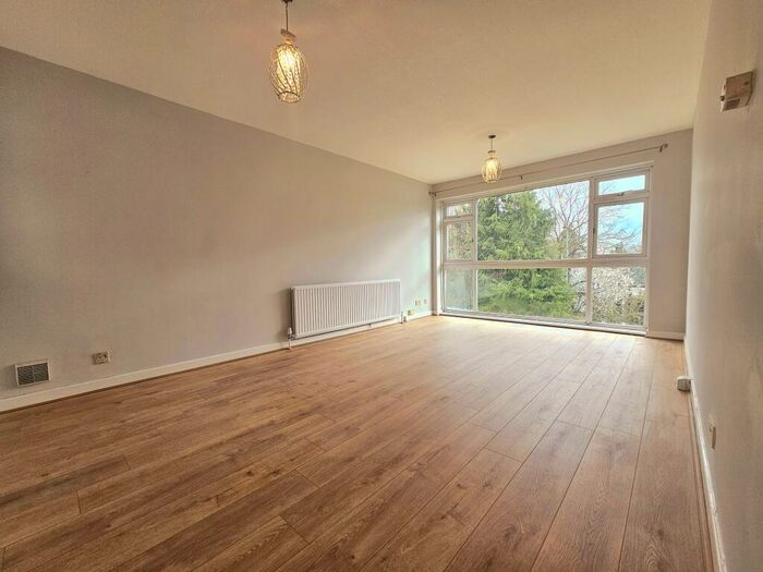 2 Bedroom Flat To Rent In Winston Court, Widmore Road, Bromley, BR1
