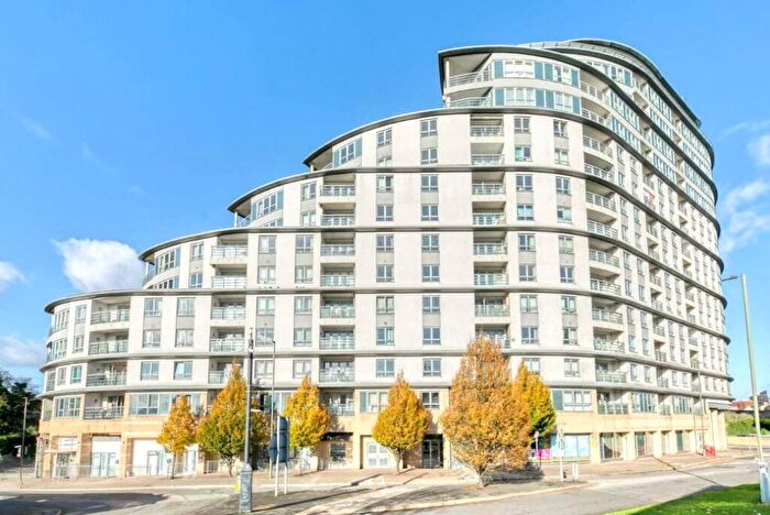 2 Bedroom Flat For Sale In Woking, GU22