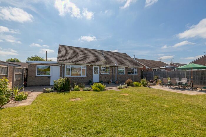 2 Bedroom Detached Bungalow For Sale In The Paddocks, Beckingham, DN10