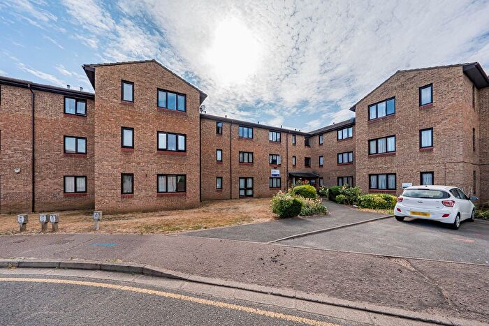 1 Bedroom Flat For Sale In Verona Close, Uxbridge, UB8